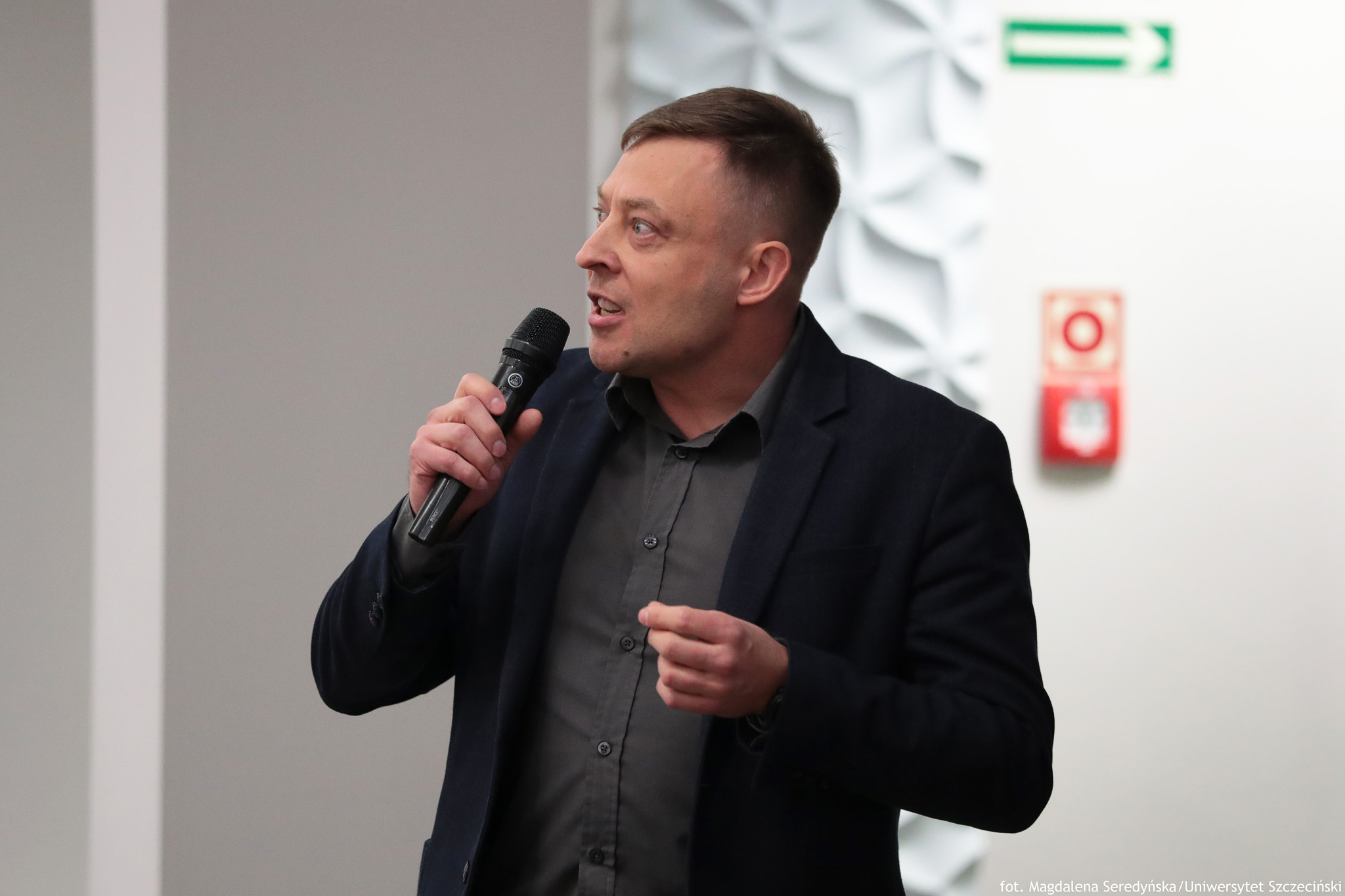 Prof. Tomasz Denkiewicz podczas wykładu z kosmologii na dniach adaptacyjnych