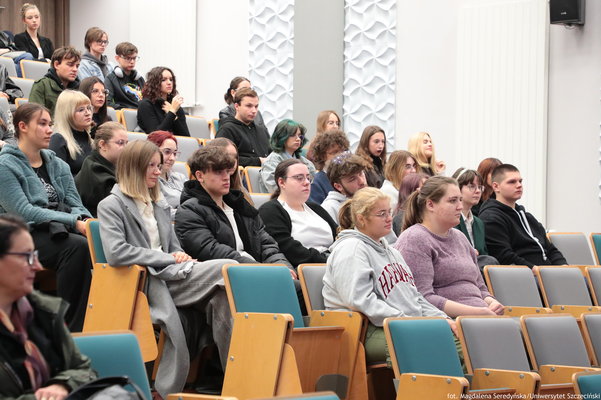 Studenci podczas dni adaptacyjnych w auli geocentrum